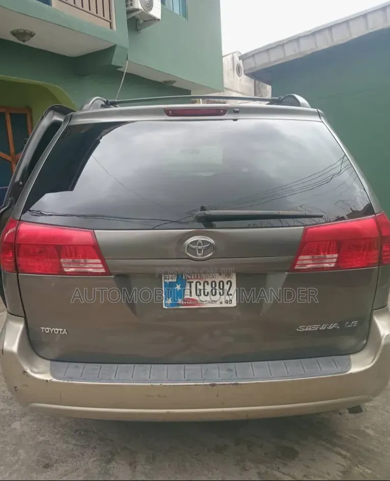 Toyota Sienna 2004 Gray