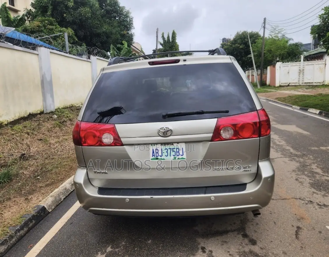 Toyota Sienna XLE 2008 Gold