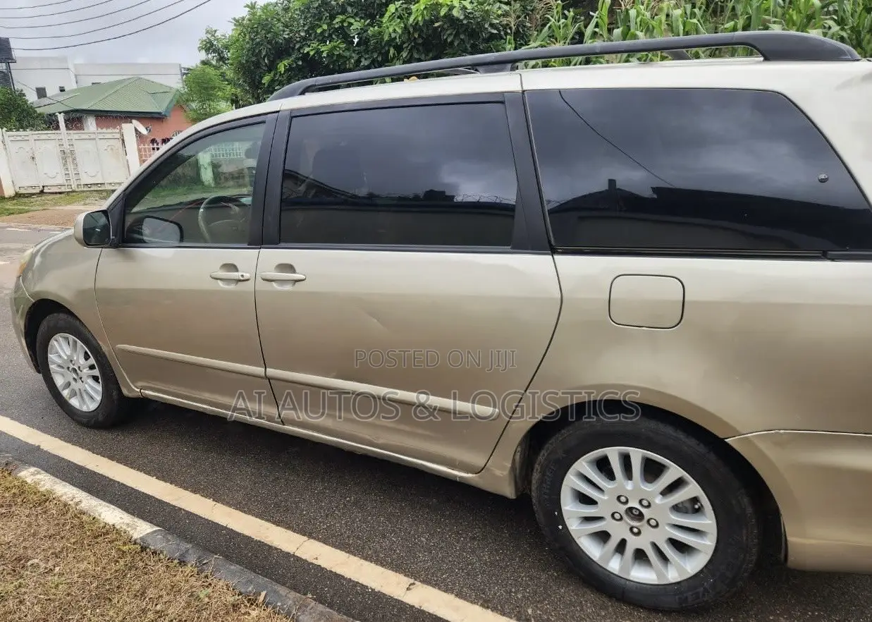 Toyota Sienna XLE 2008 Gold