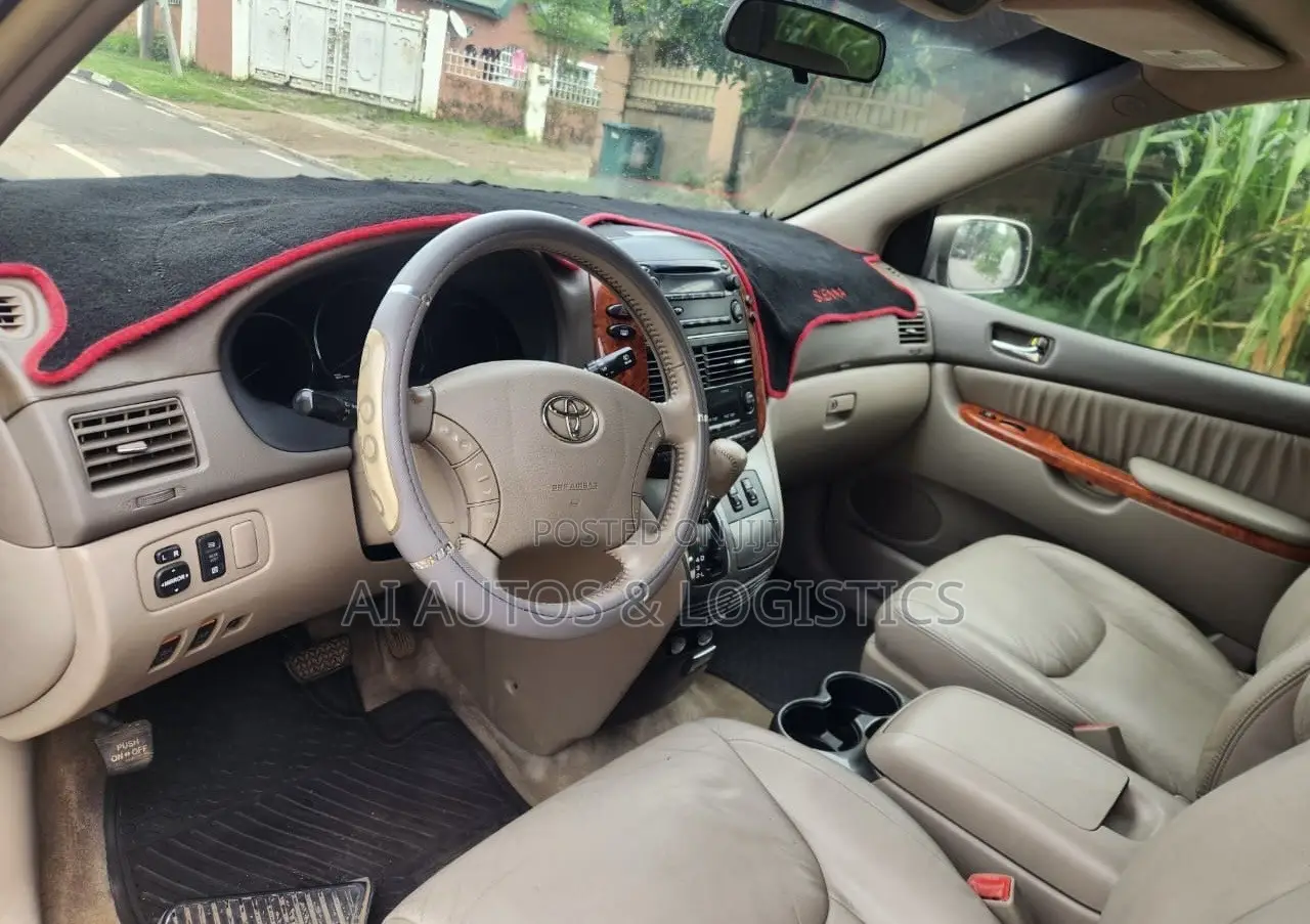 Toyota Sienna XLE 2008 Gold