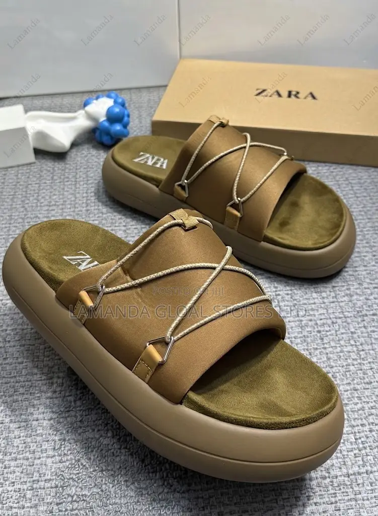 Zara Bungee-Cord CUSHIONED Slide Sandals in Khaki