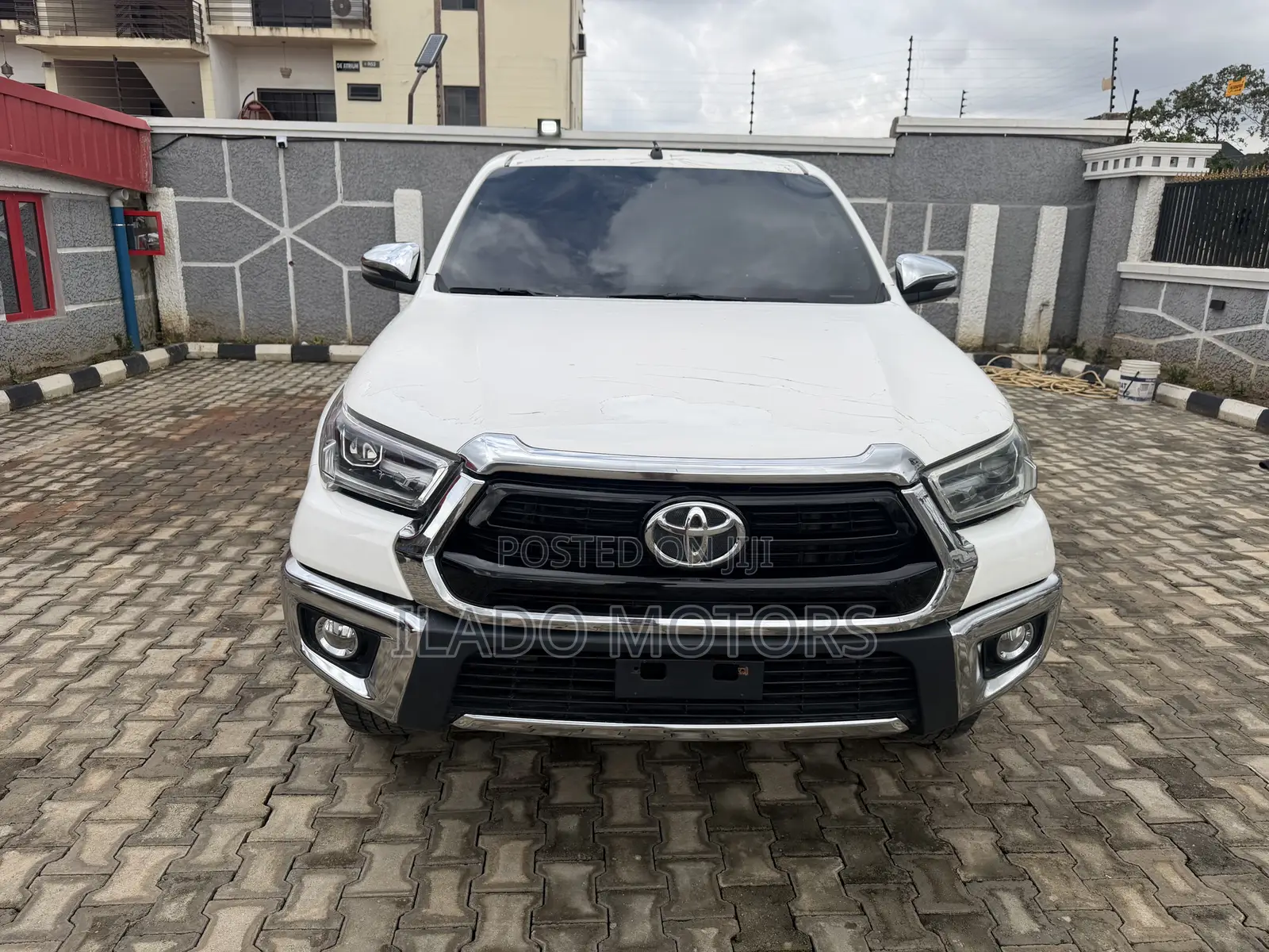 Toyota Hilux 2024 White