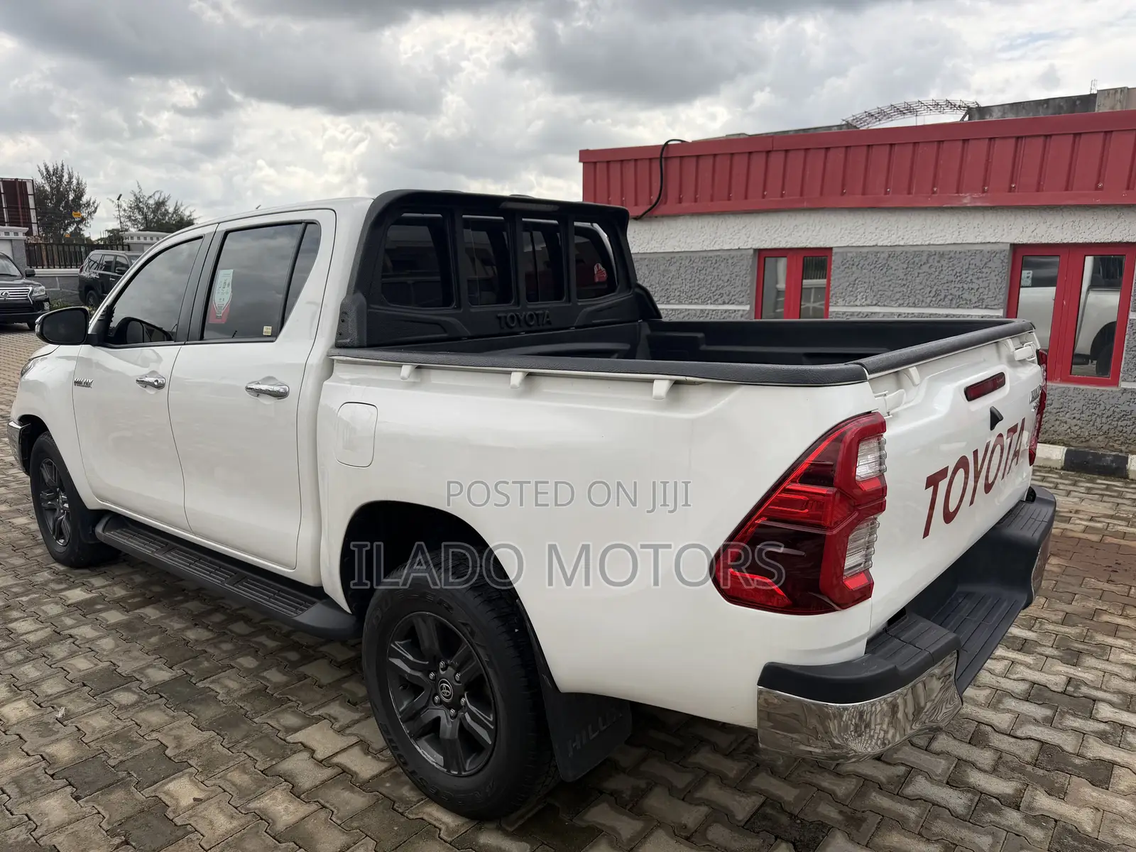Toyota Hilux 2024 White
