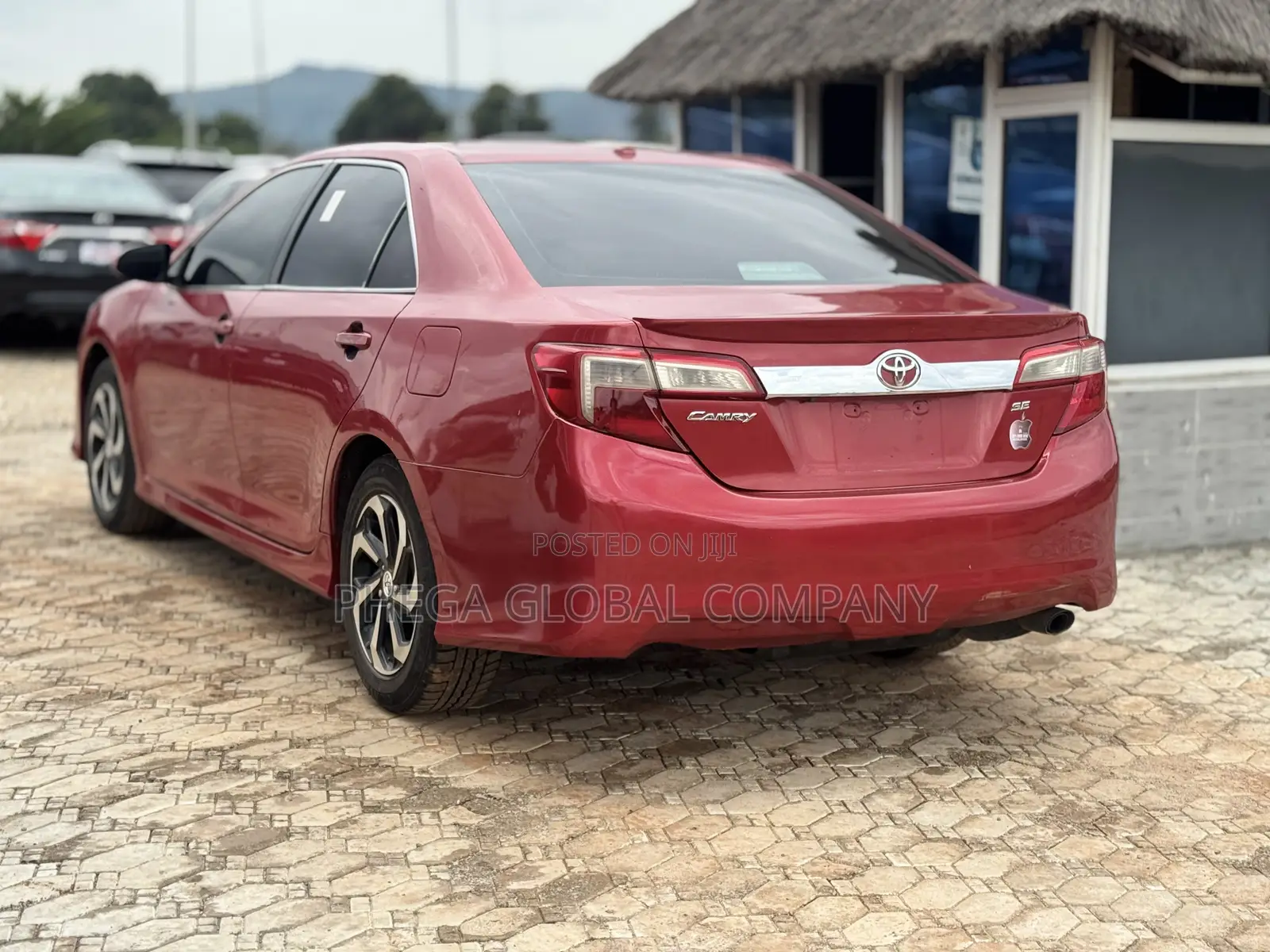 Toyota Camry SE 4dr Sedan (2.5L 4cyl 6A) 2013 Red