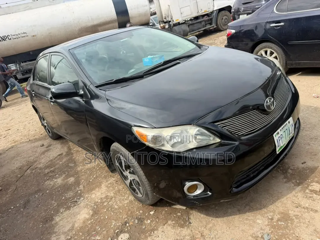 Toyota Corolla LE 4dr Sedan (1.8L 4cyl 4A) 2012 Black