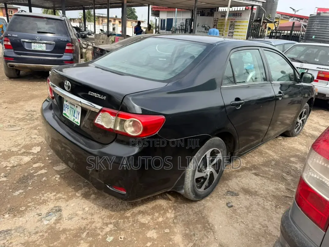 Toyota Corolla LE 4dr Sedan (1.8L 4cyl 4A) 2012 Black