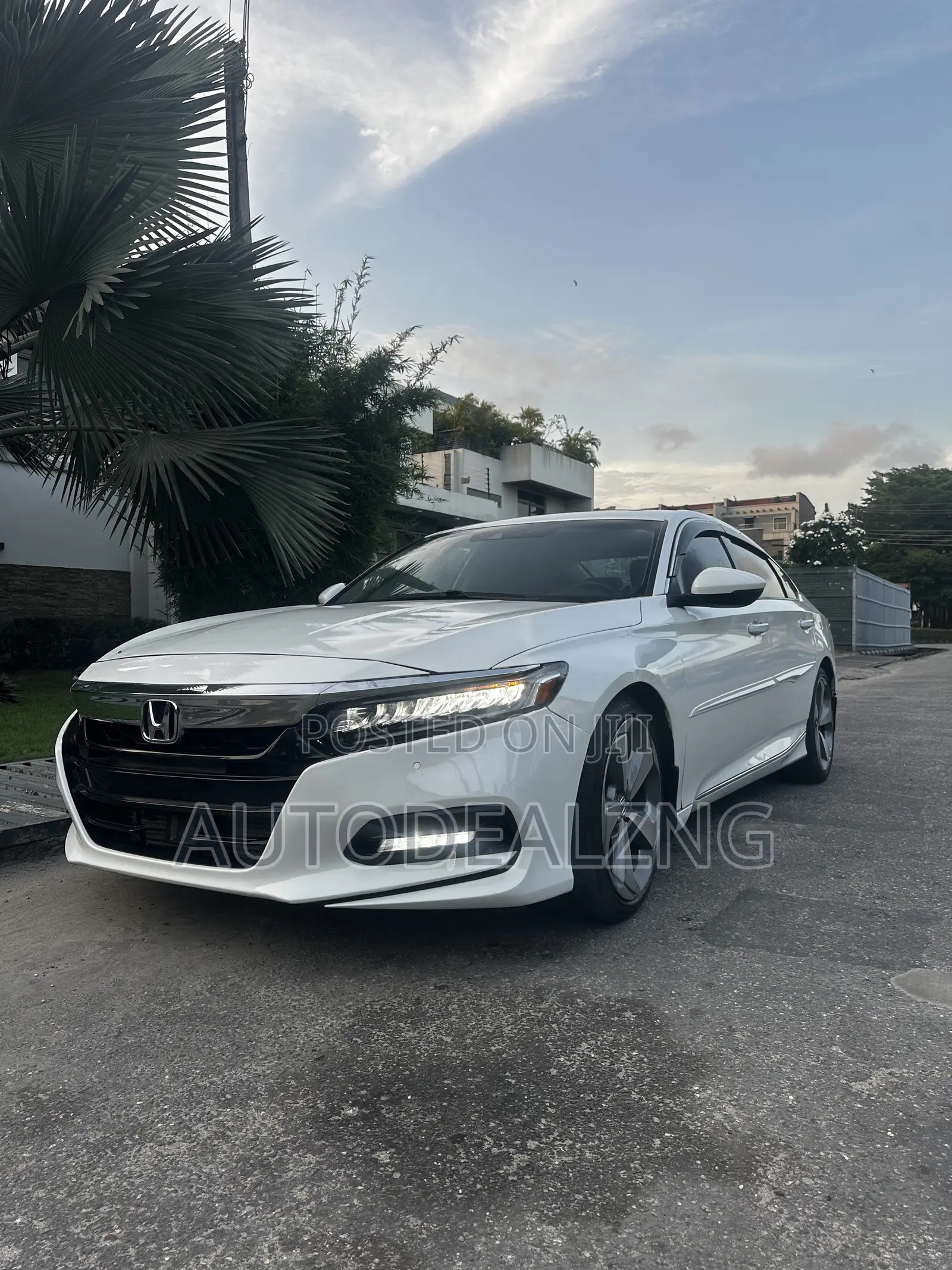 Honda Accord Touring 2.0T 2018 White