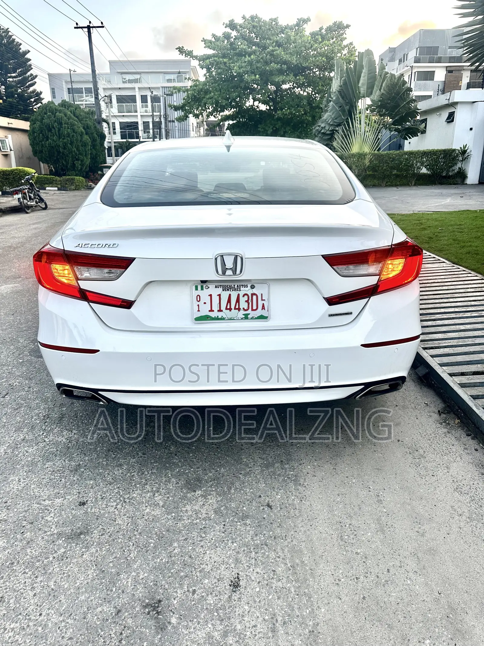 Honda Accord Touring 2.0T 2018 White