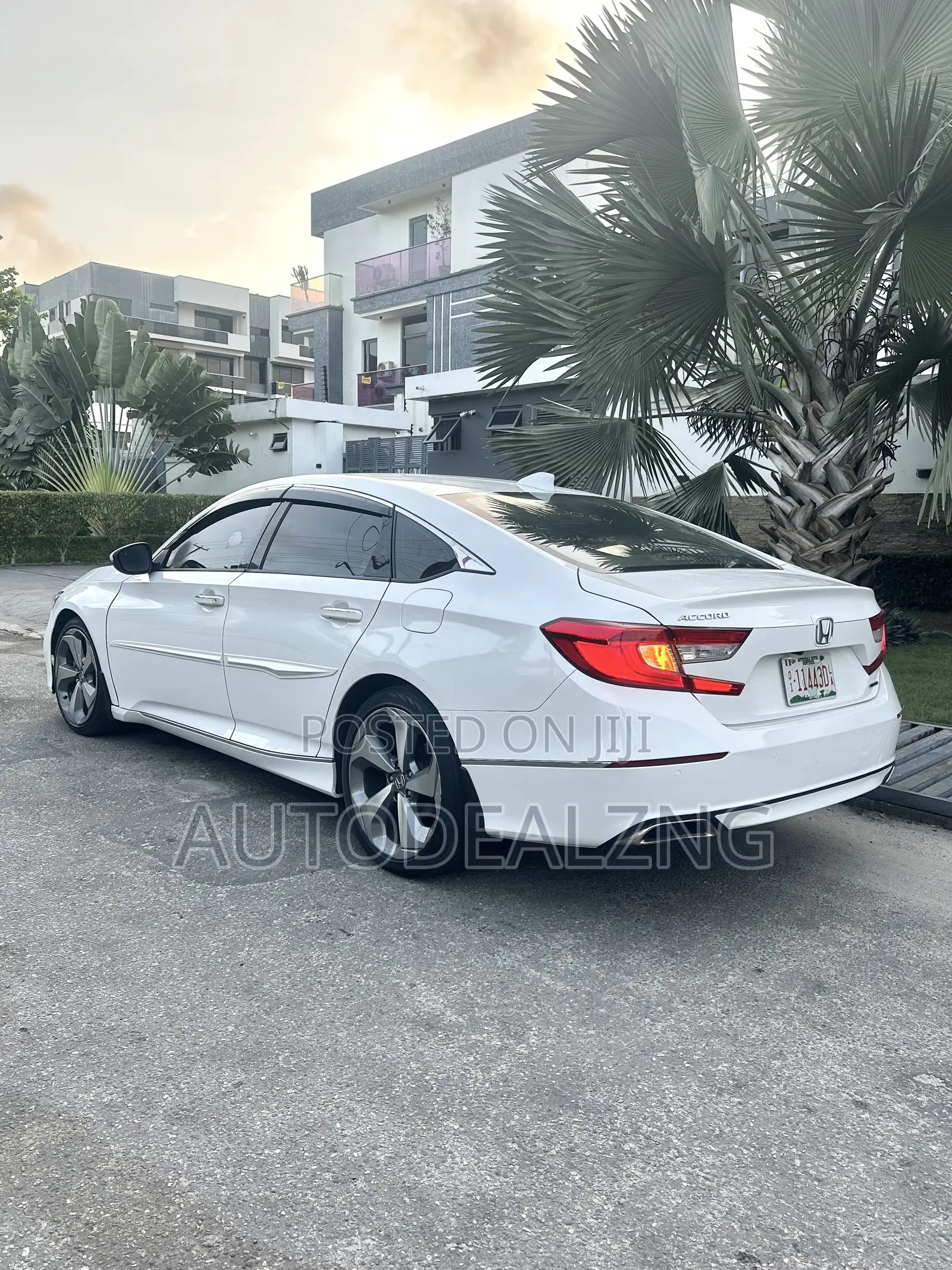 Honda Accord Touring 2.0T 2018 White
