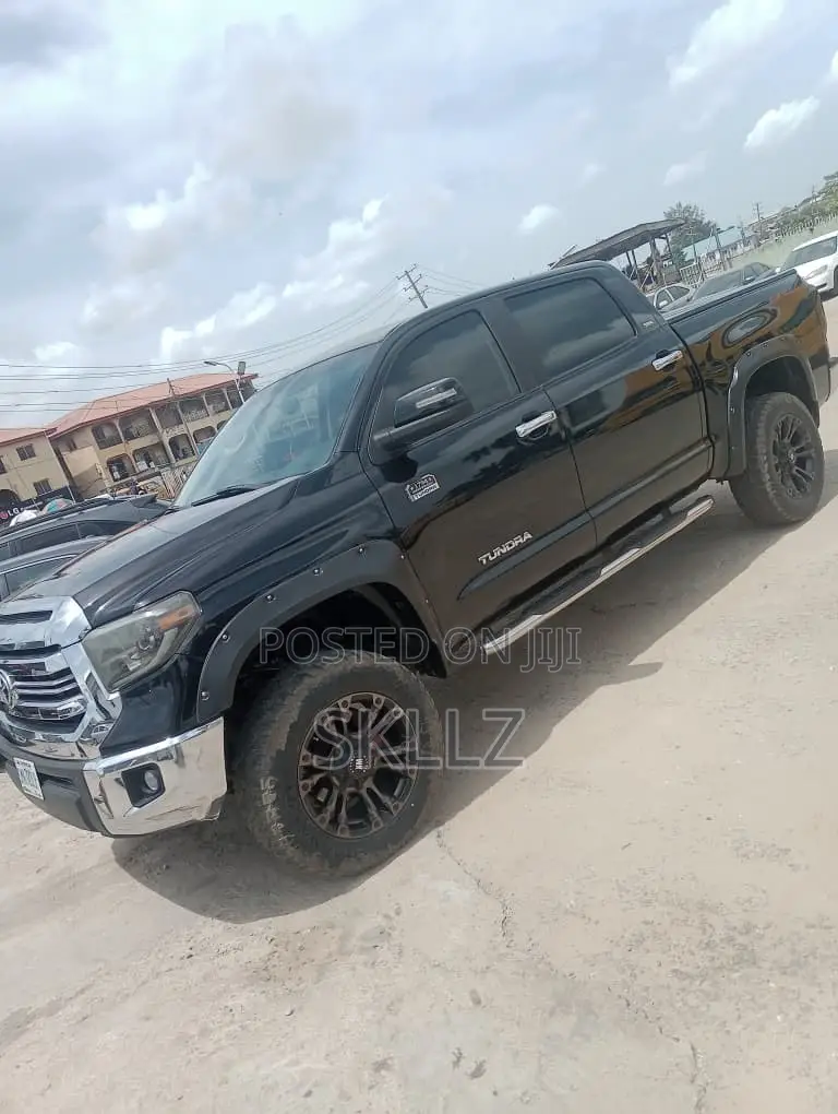 Toyota Tundra 2015 Black