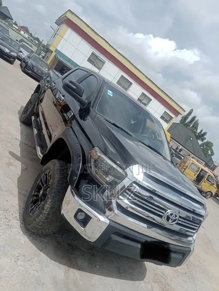 Toyota Tundra 2015 Black