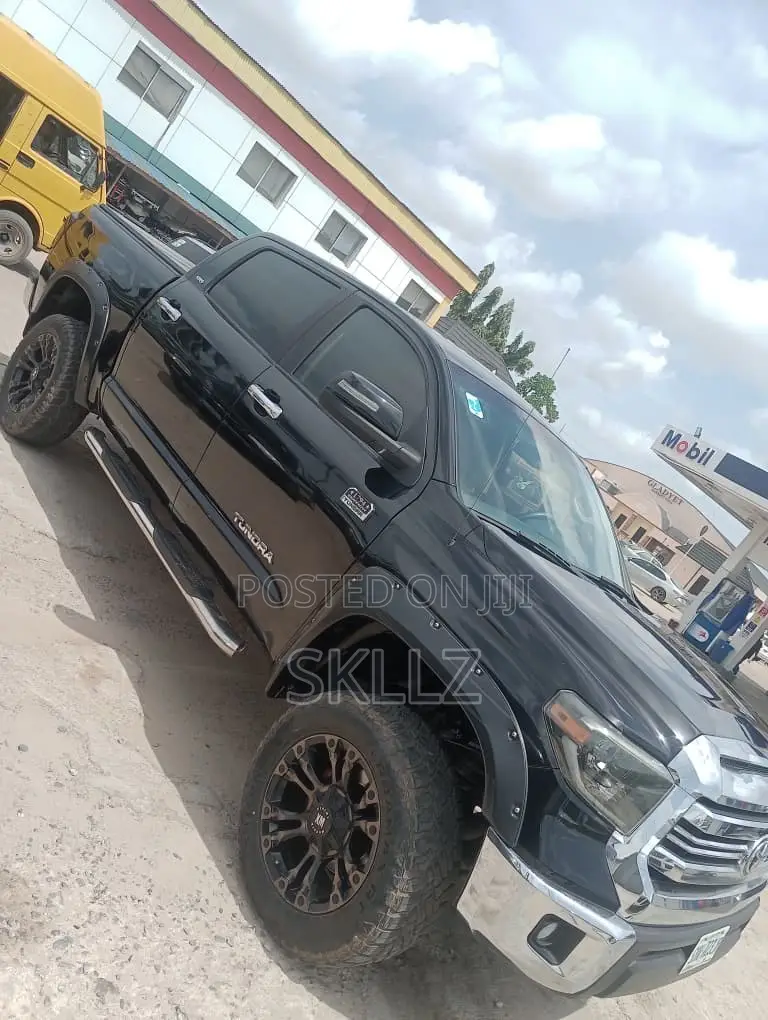 Toyota Tundra 2015 Black