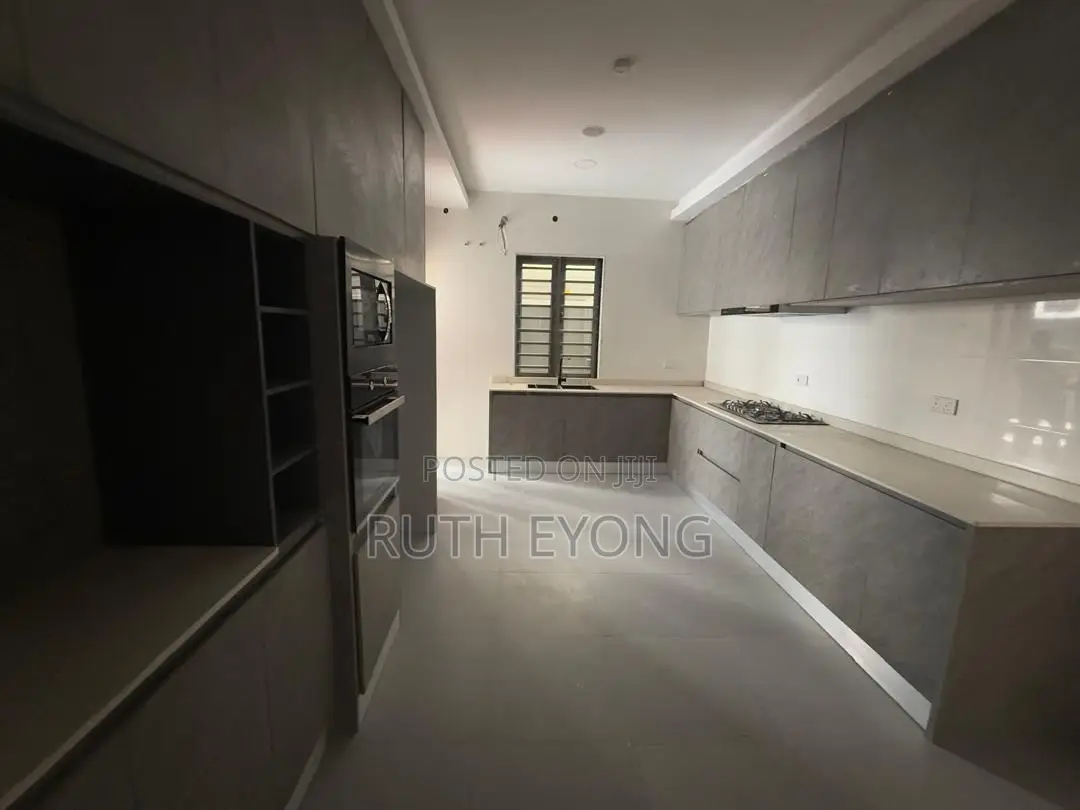 5bdrm Duplex in Off Freedom Way, Lekki Phase 1 for rent