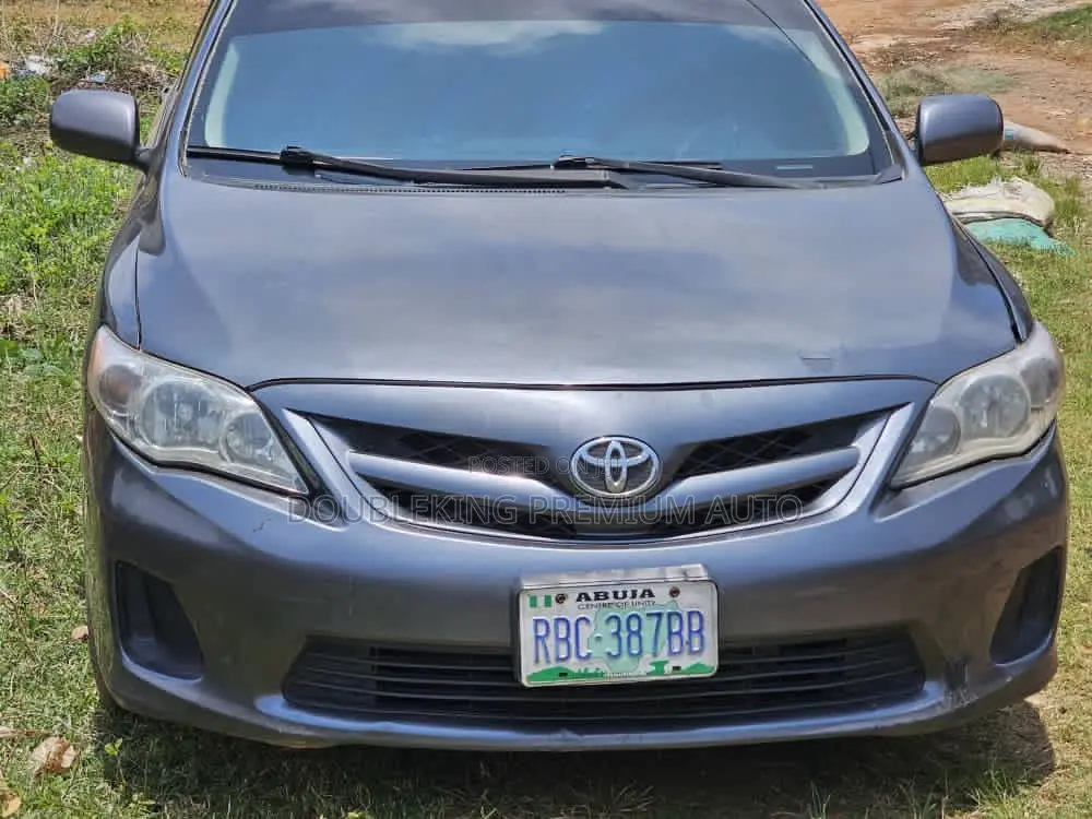 Toyota Corolla LE 4dr Sedan (1.8L 4cyl 4A) 2012 Gray