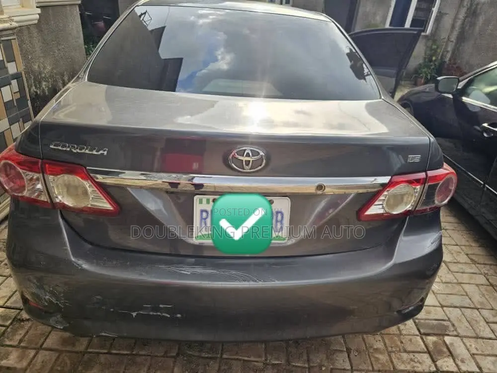 Toyota Corolla LE 4dr Sedan (1.8L 4cyl 4A) 2012 Gray