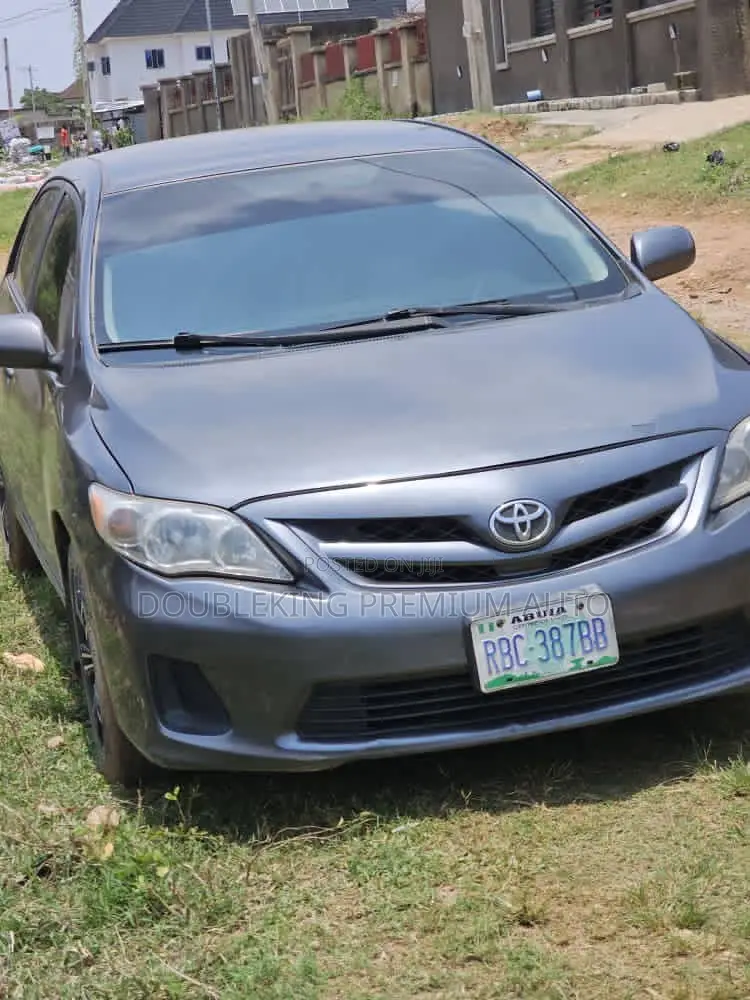 Toyota Corolla LE 4dr Sedan (1.8L 4cyl 4A) 2012 Gray