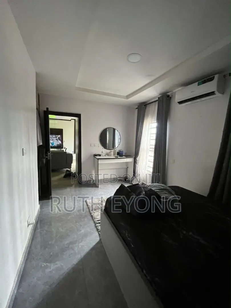 3bdrm Penthouse in Lekki County, Ikota for sale