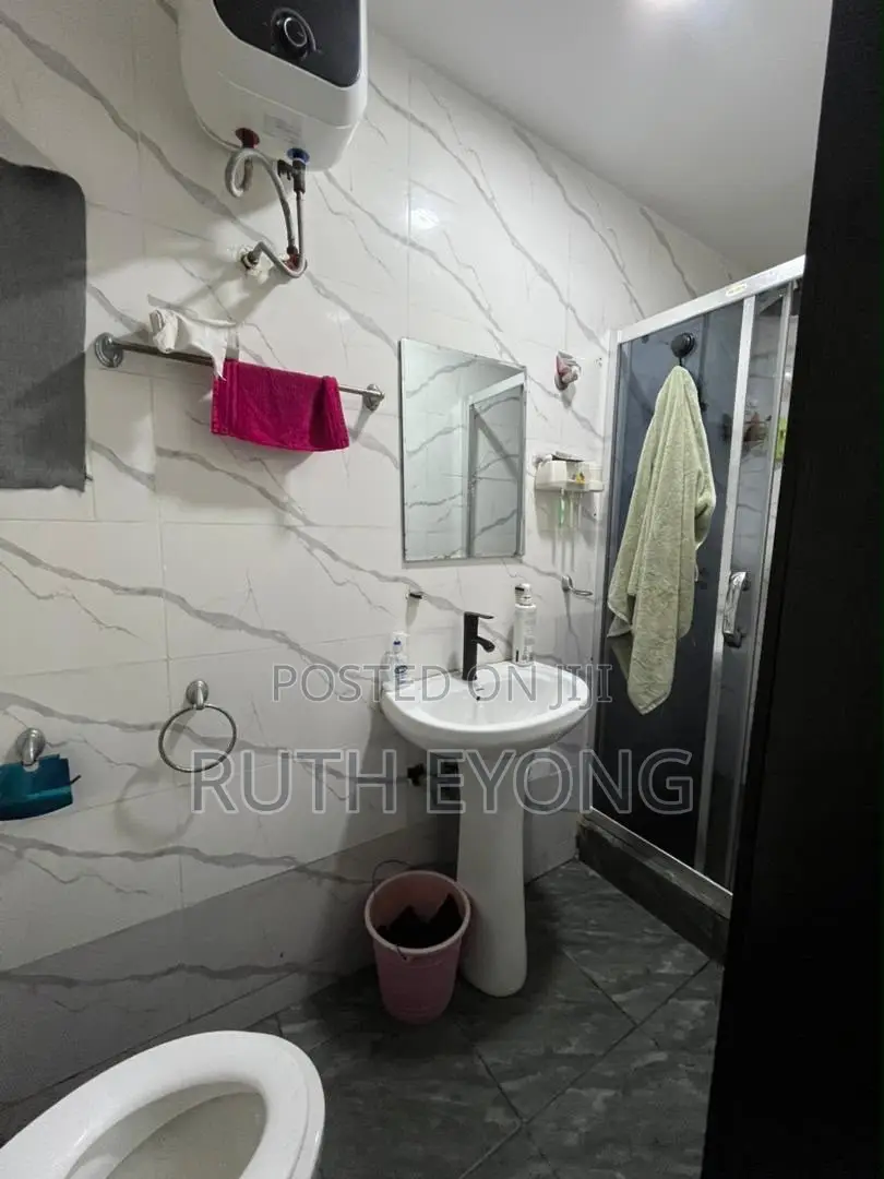 3bdrm Penthouse in Lekki County, Ikota for sale
