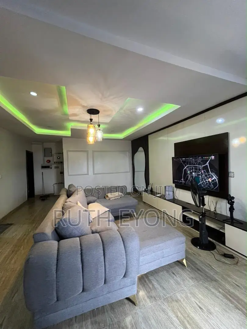 3bdrm Penthouse in Lekki County, Ikota for sale