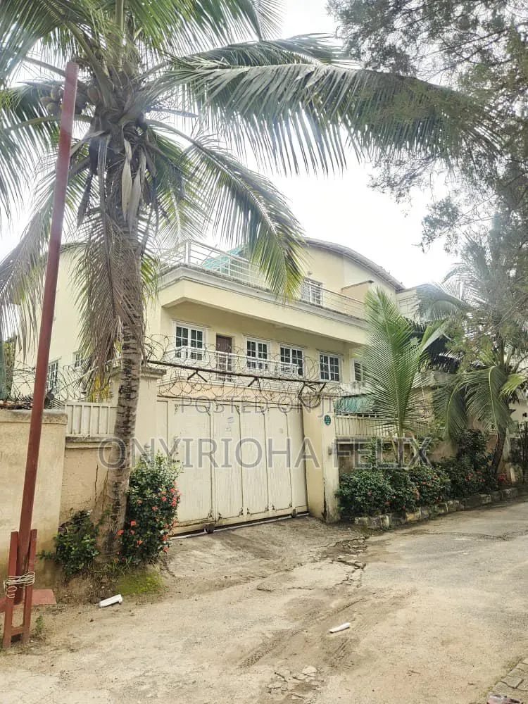 6bdrm Duplex in Wuse2 for rent