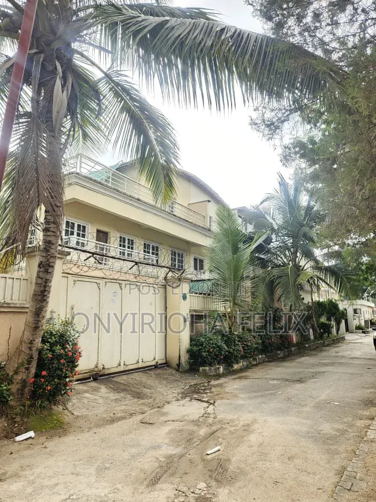 6bdrm Duplex in Wuse2 for rent