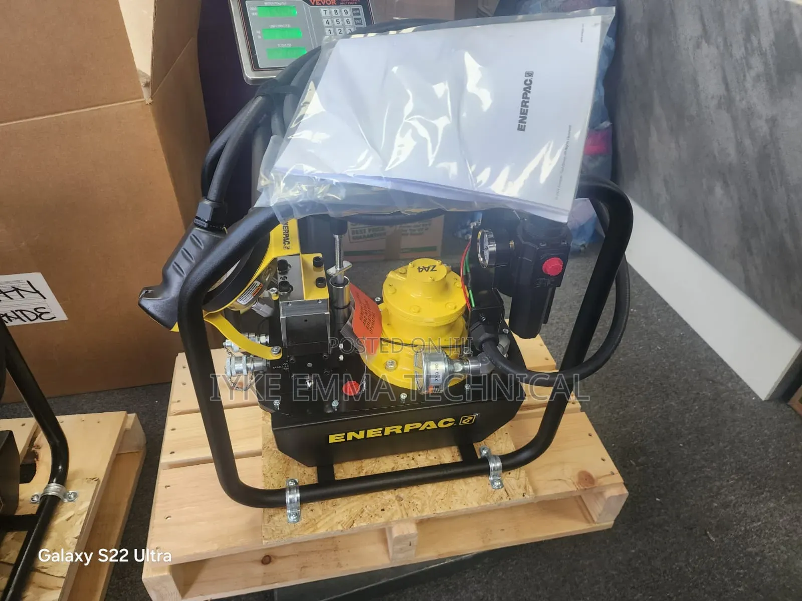 ENERPAC ZA4208TX-QR, TWo Speed, Air Hydraulic Torque Wrench Pump
