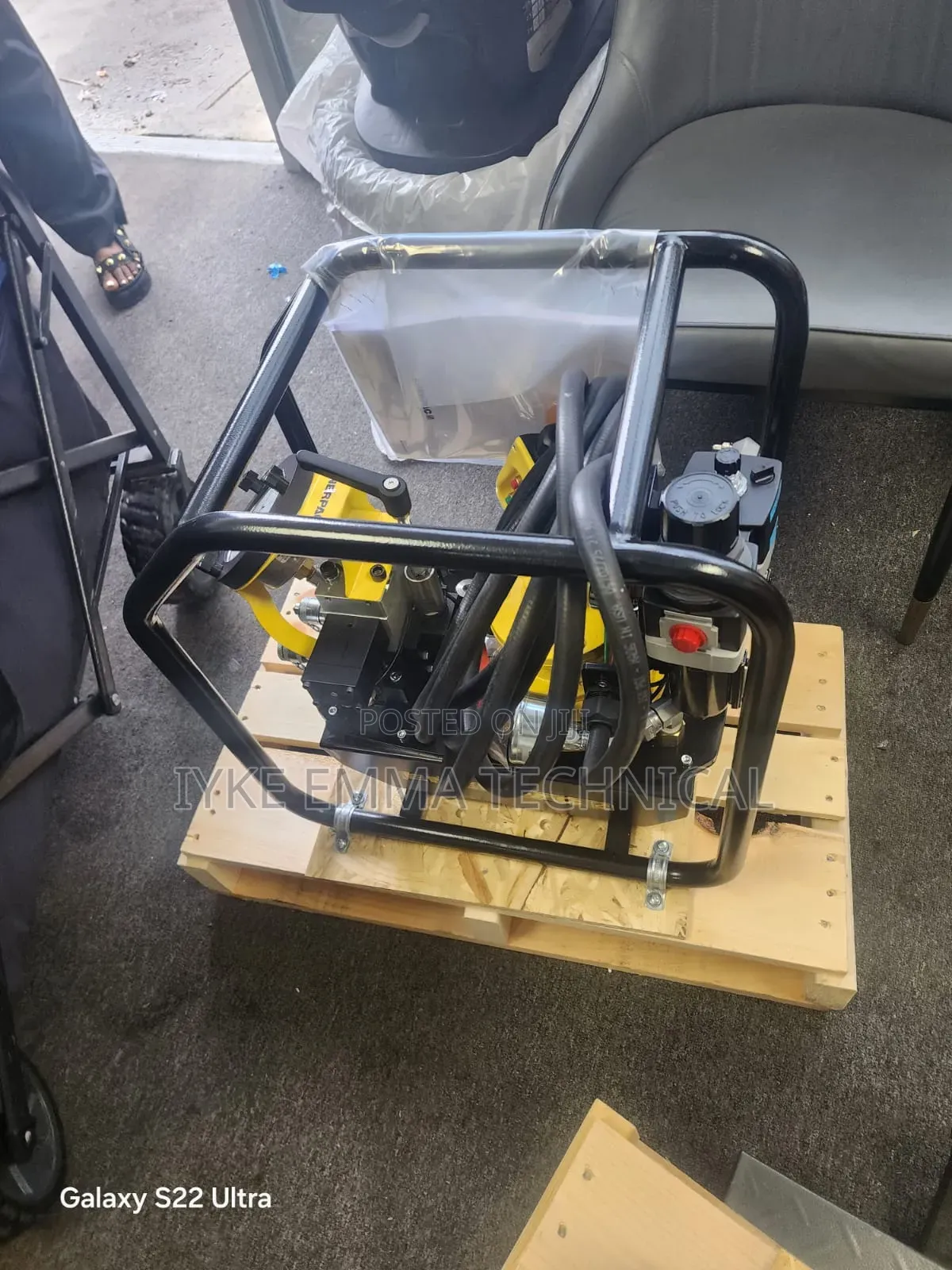 ENERPAC ZA4208TX-QR, TWo Speed, Air Hydraulic Torque Wrench Pump