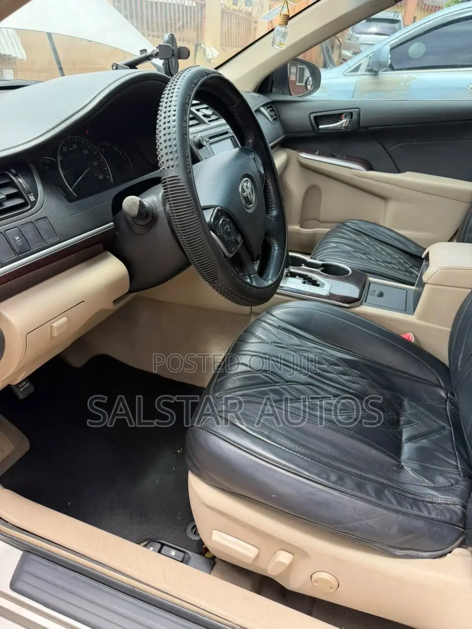 Toyota Camry XLE V6 4dr Sedan (3.5L 6cyl 6A) 2013 Gold
