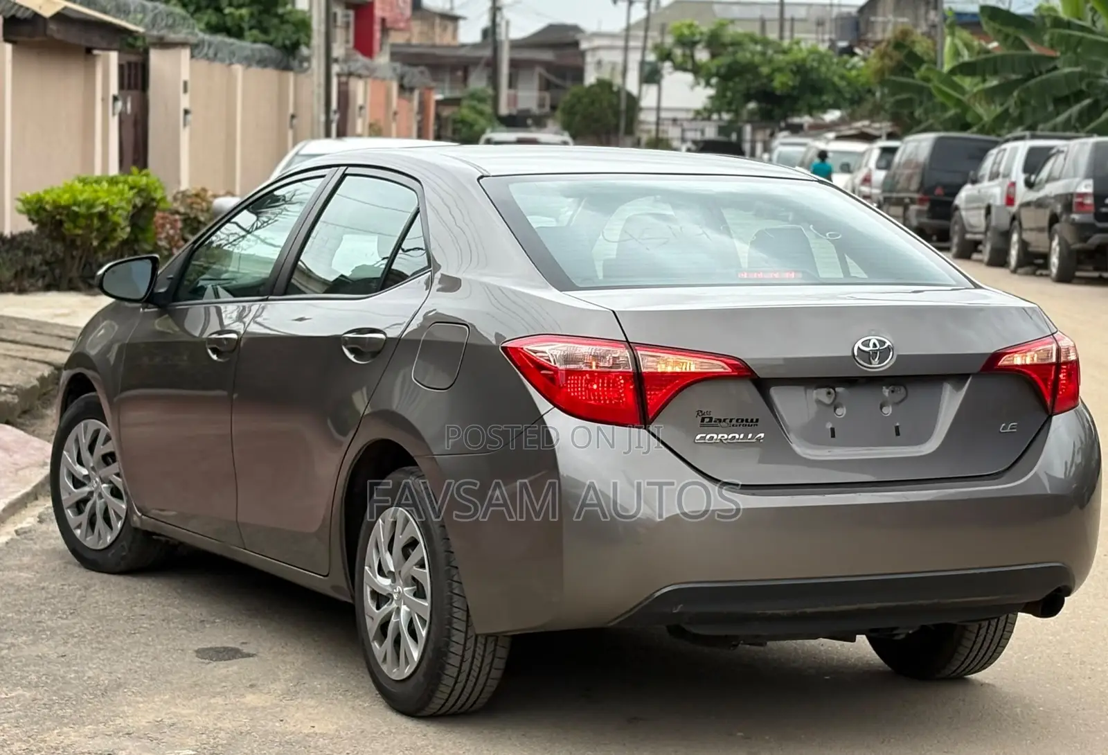 Toyota Corolla LE (1.8L 4cyl 2A) 2019 Gray