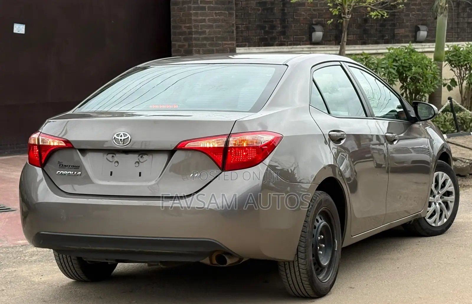 Toyota Corolla LE (1.8L 4cyl 2A) 2019 Gray