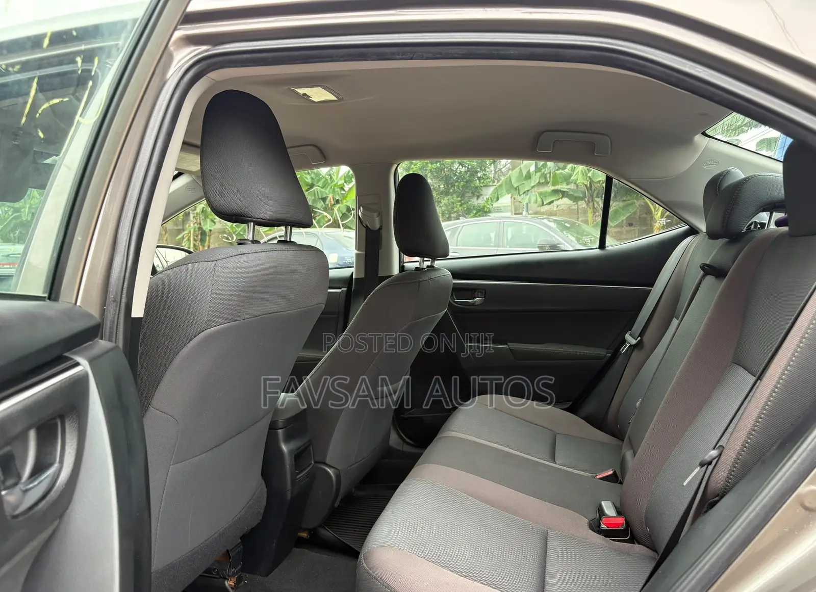 Toyota Corolla LE (1.8L 4cyl 2A) 2019 Gray