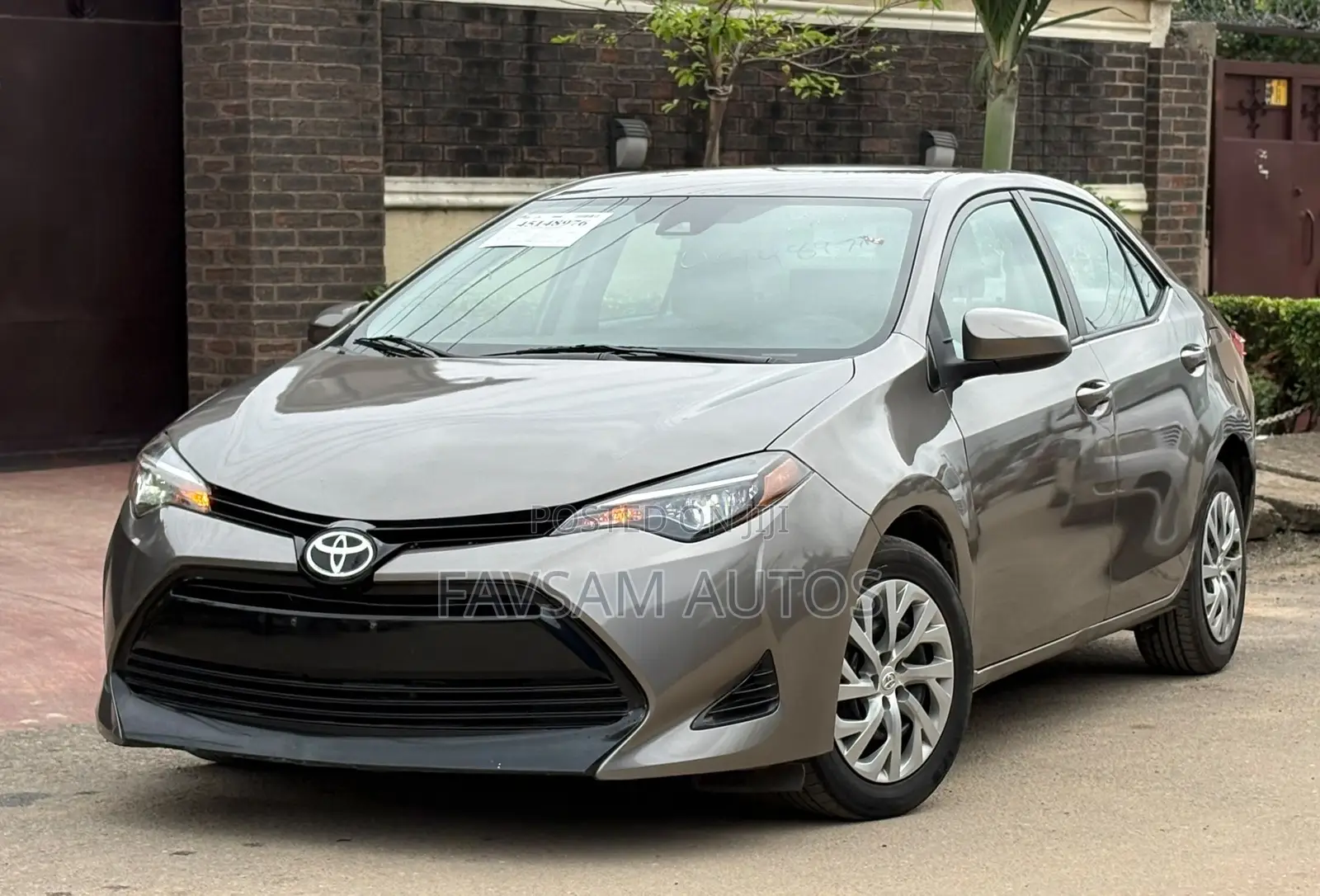 Toyota Corolla LE (1.8L 4cyl 2A) 2019 Gray