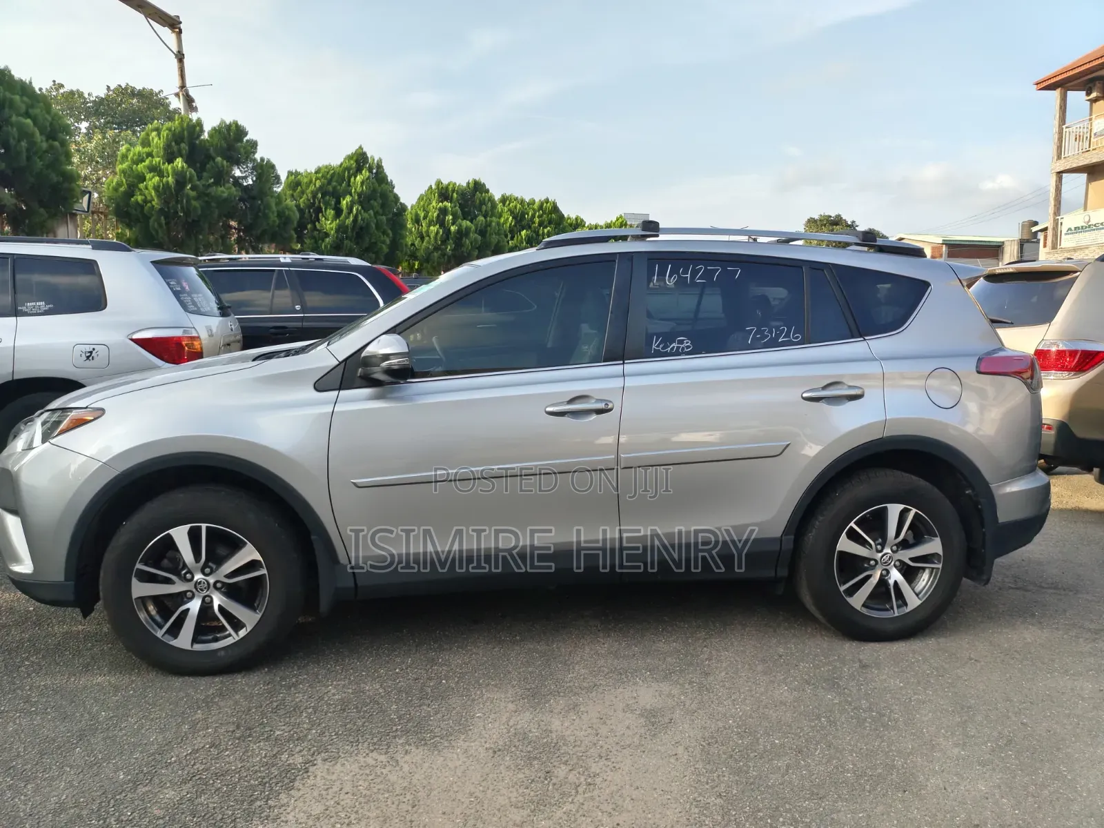 Toyota RAV4 XLE 4dr SUV AWD (2.5L 4cyl 6A) 2018 Silver