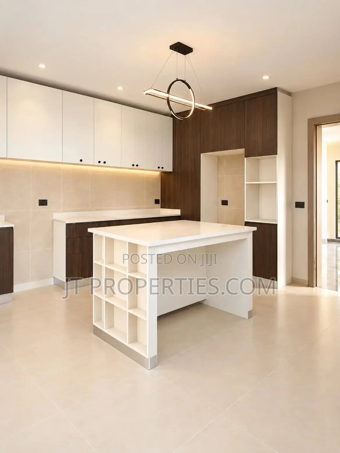 5bdrm Mansion in Villa Maitama for sale