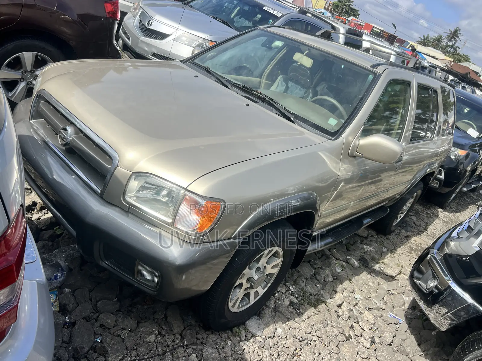 Nissan Pathfinder Automatic 2000 Gold