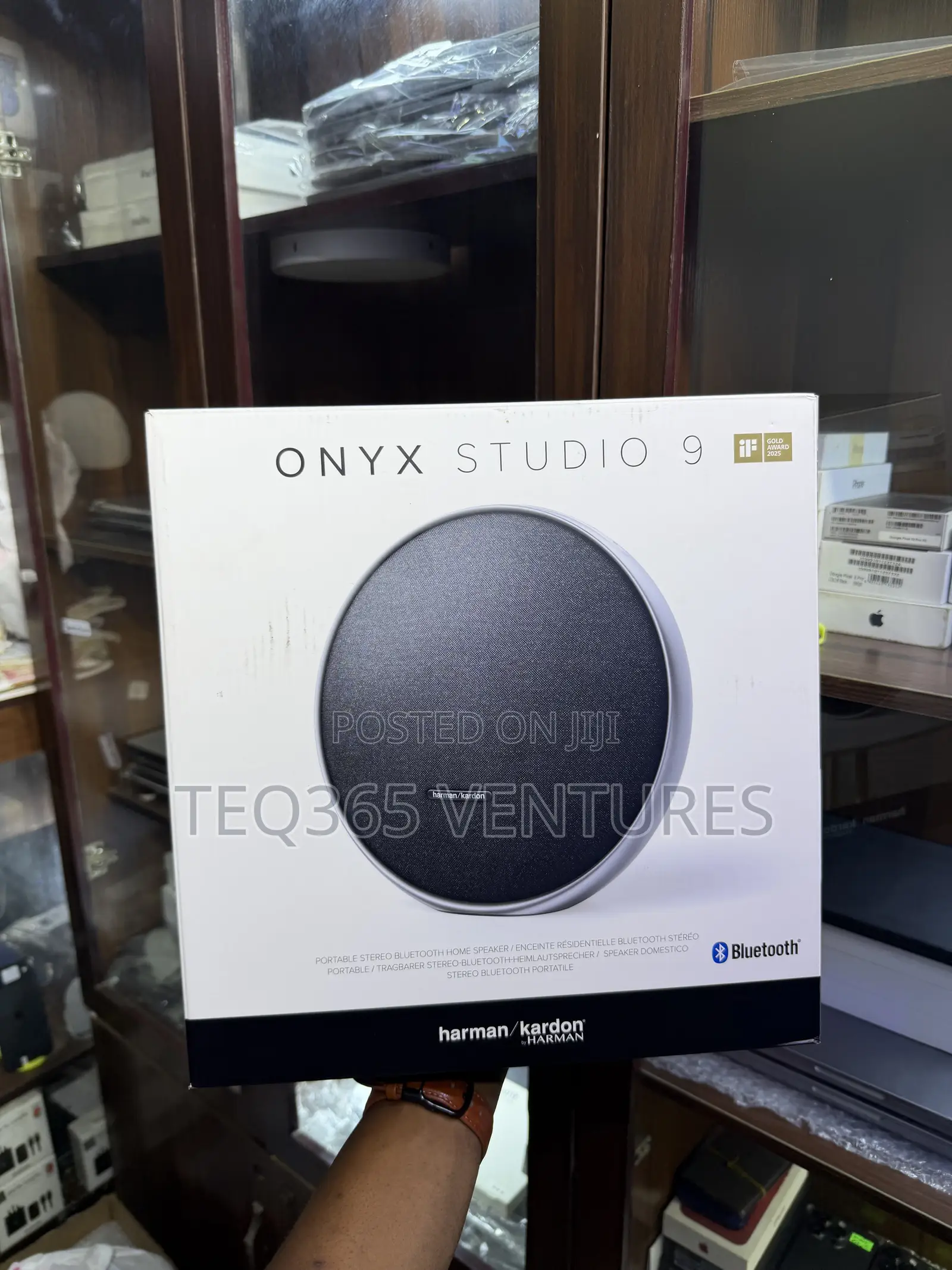 Onyx Studio 9