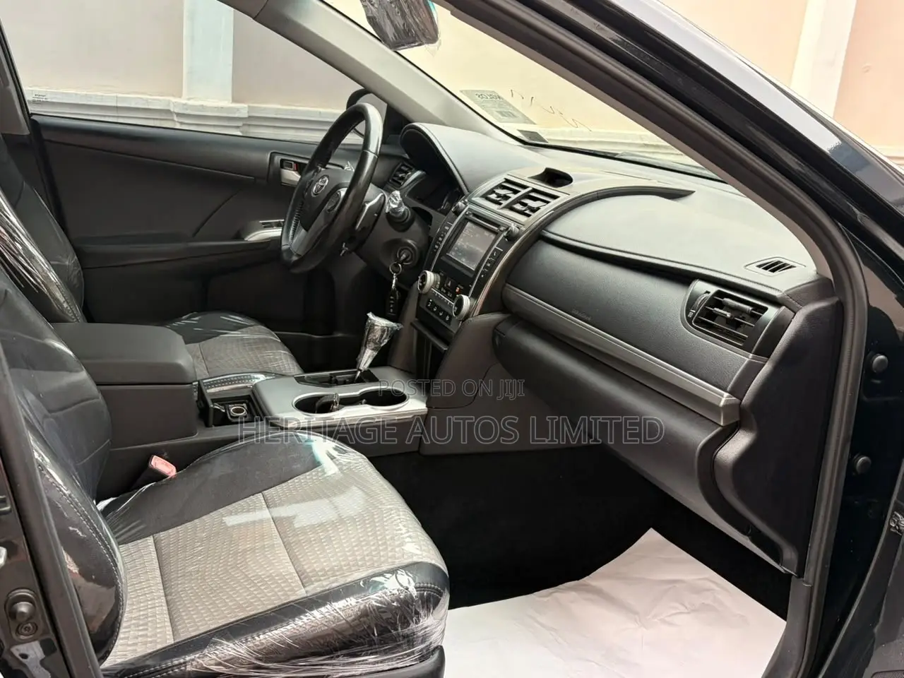 Toyota Camry SE 4dr Sedan (2.5L 4cyl 6A) 2013 Gray