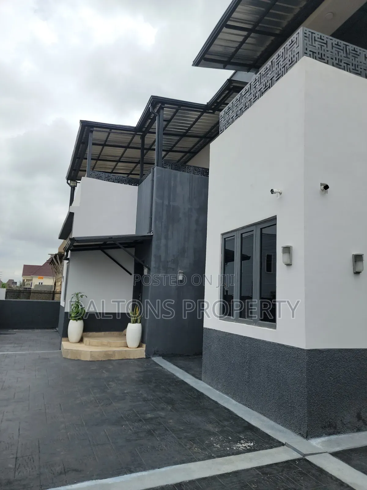 4bdrm Duplex in Vine Hill Estate, Sabon Lugbe for sale