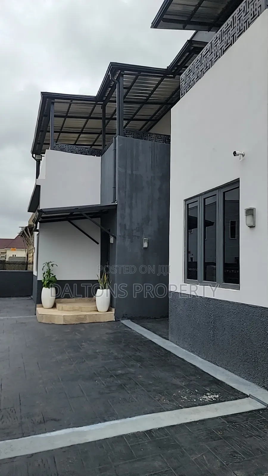 4bdrm Duplex in Vine Hill Estate, Sabon Lugbe for sale