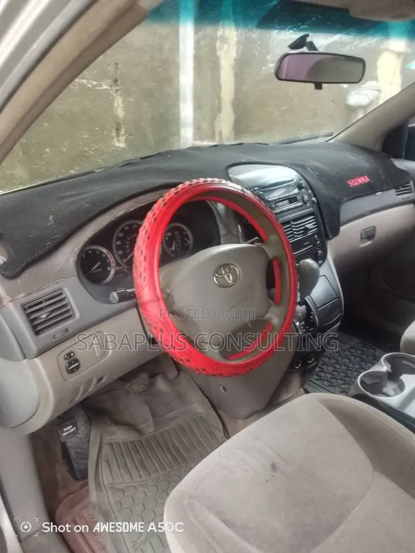 Toyota Sienna 2004 Silver