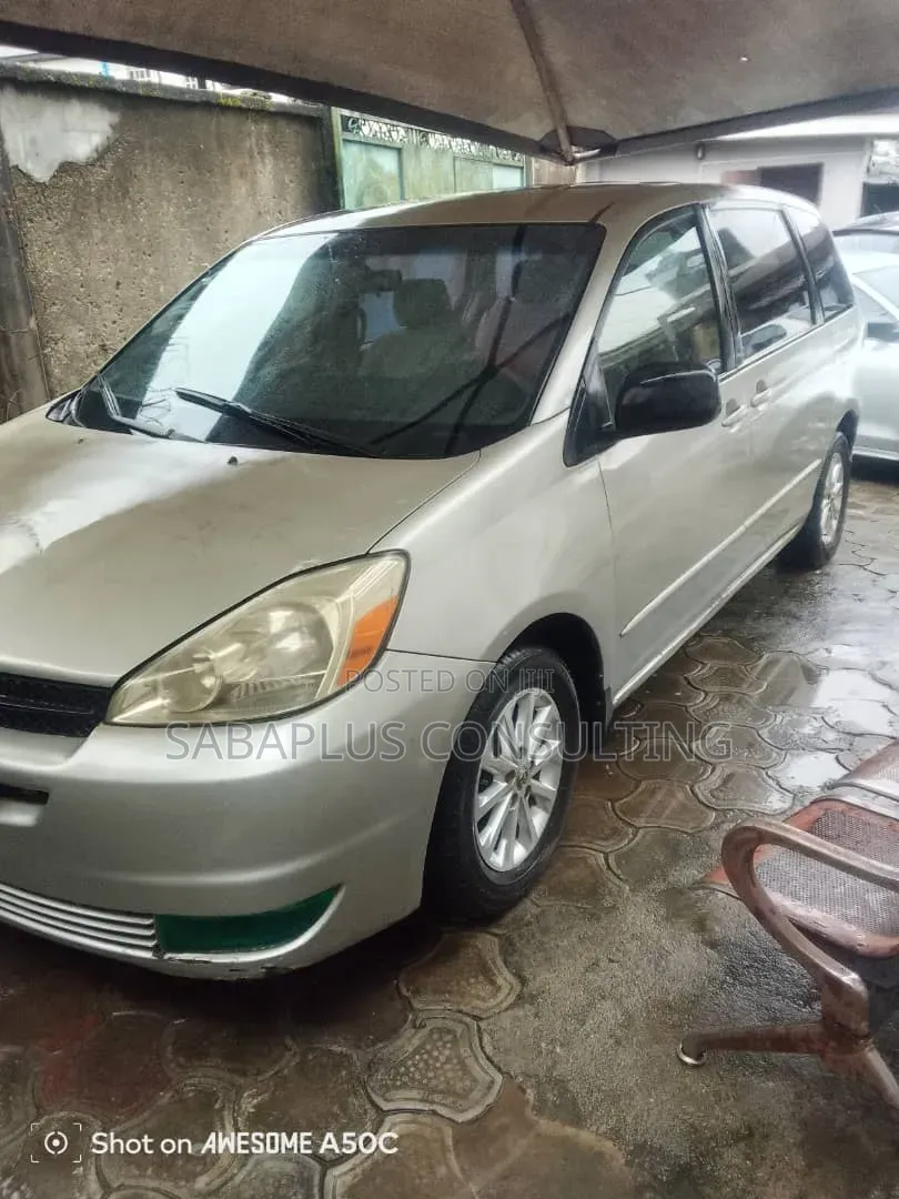 Toyota Sienna 2004 Silver