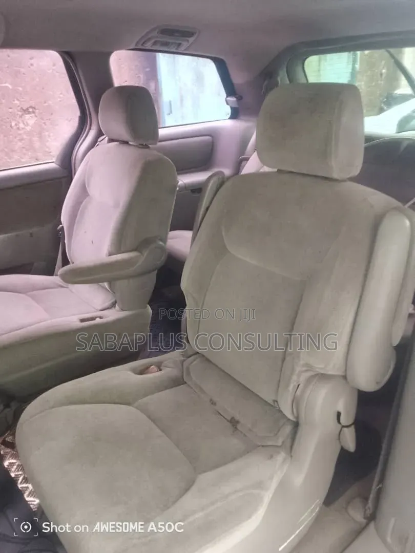 Toyota Sienna 2004 Silver