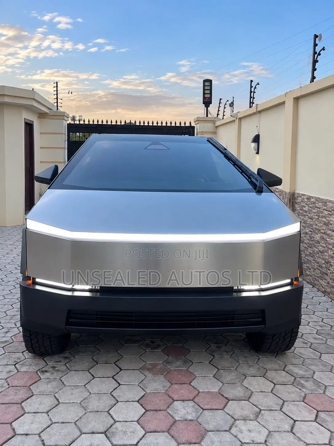 Tesla Cybertruck 2024 Silver