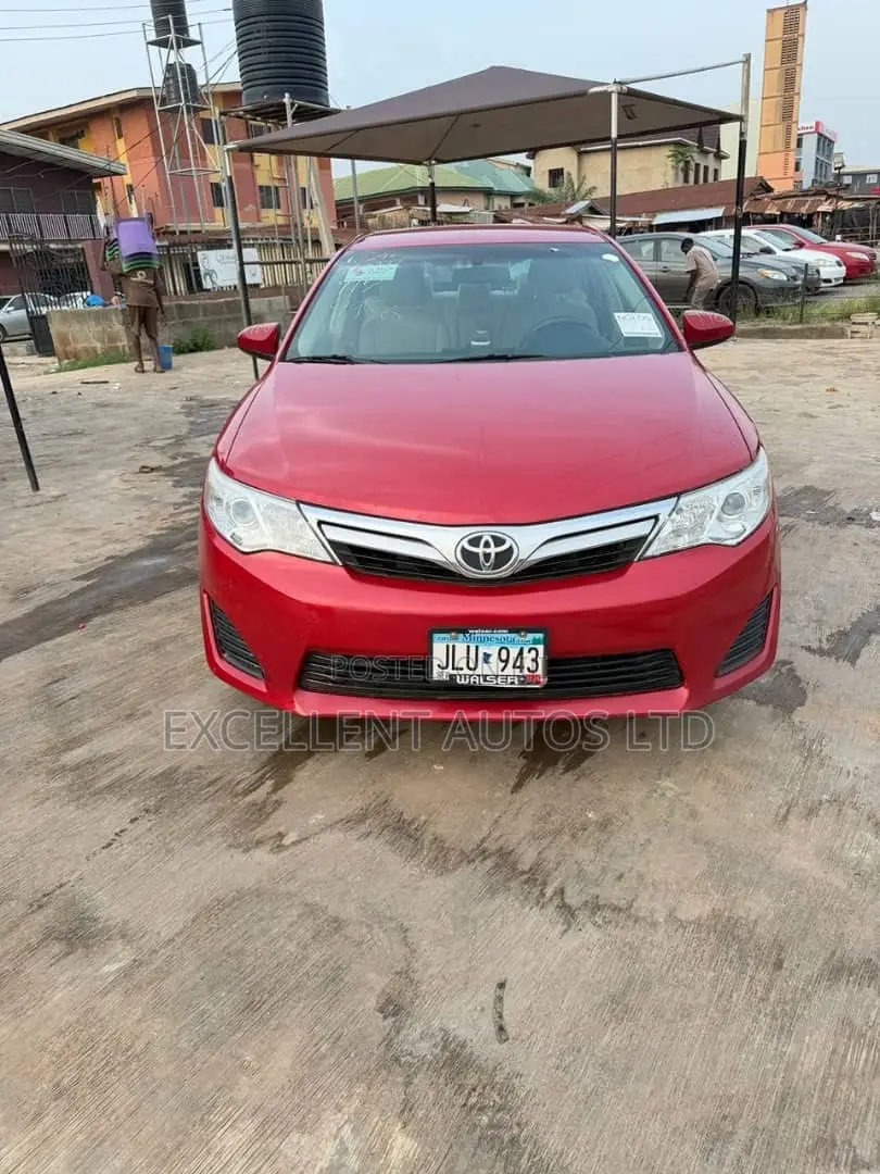Toyota Camry LE 4dr Sedan (2.5L 4cyl 6A) 2013 Red