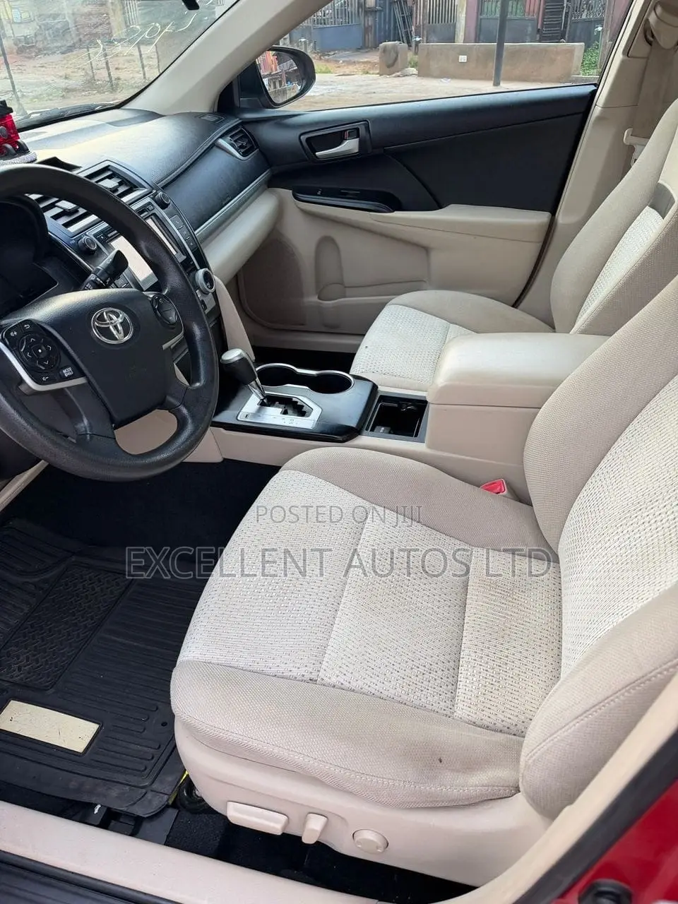 Toyota Camry LE 4dr Sedan (2.5L 4cyl 6A) 2013 Red