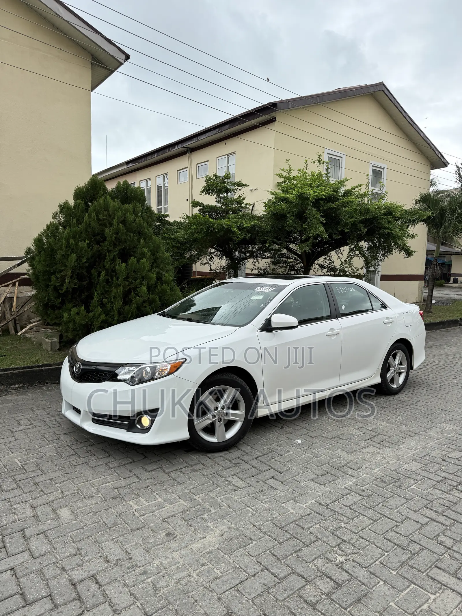 Toyota Camry SE 4dr Sedan (2.5L 4cyl 6A) 2013 White