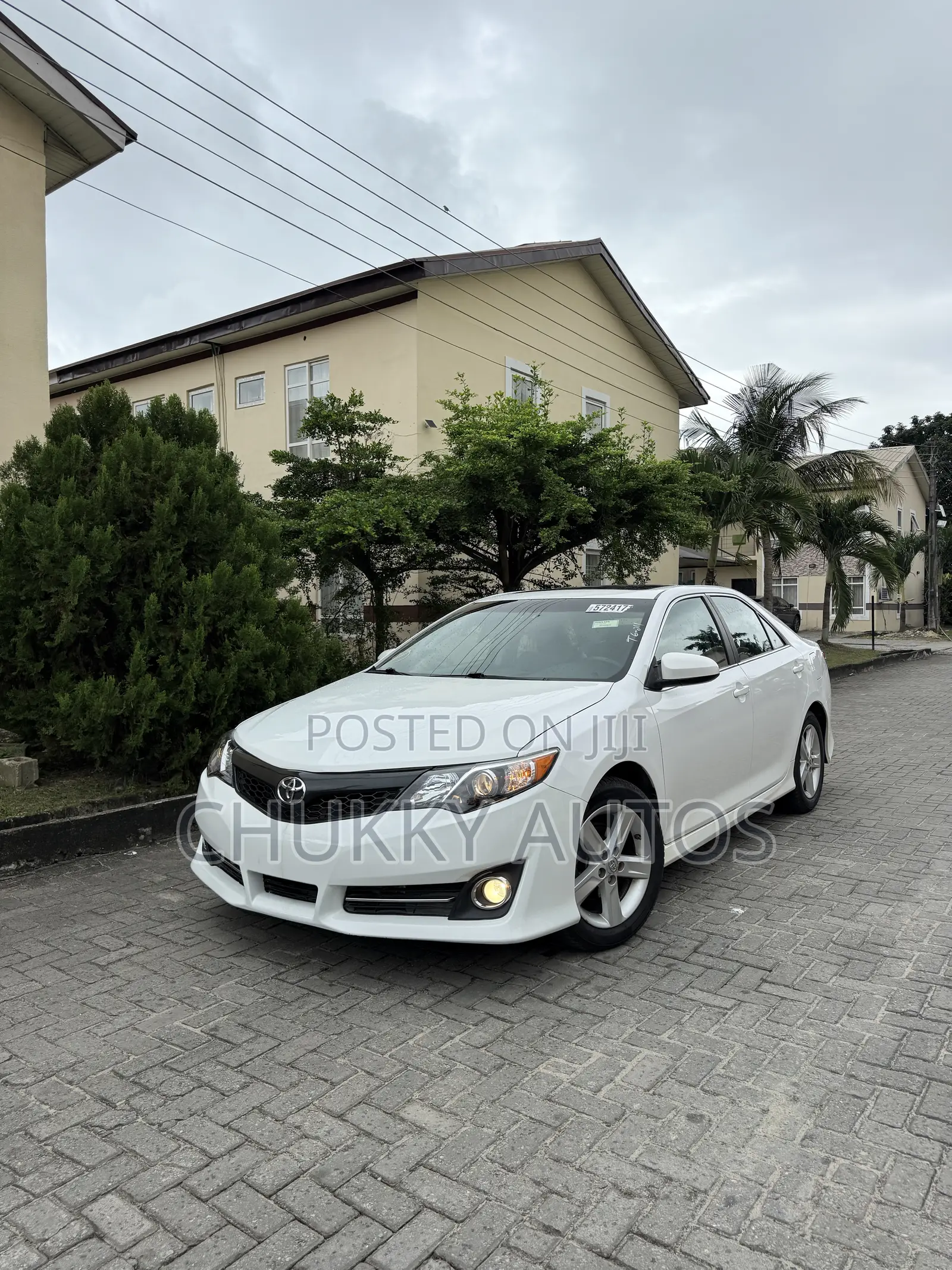 Toyota Camry SE 4dr Sedan (2.5L 4cyl 6A) 2013 White