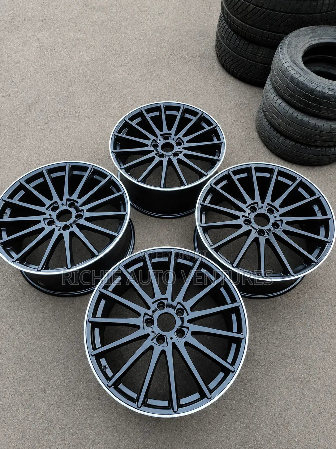19-Inch Mattblack Rim.