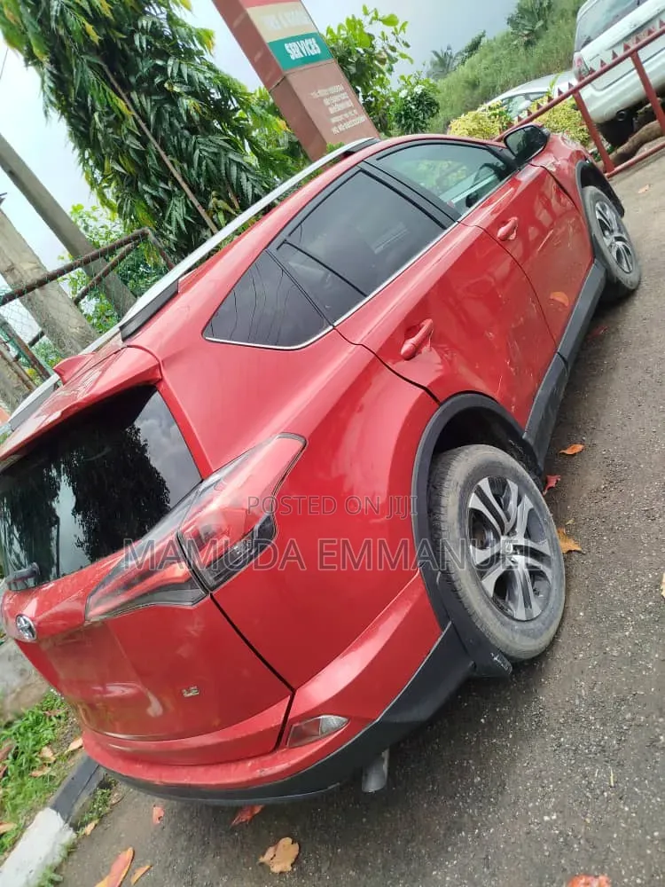 Toyota RAV4 2017 Red