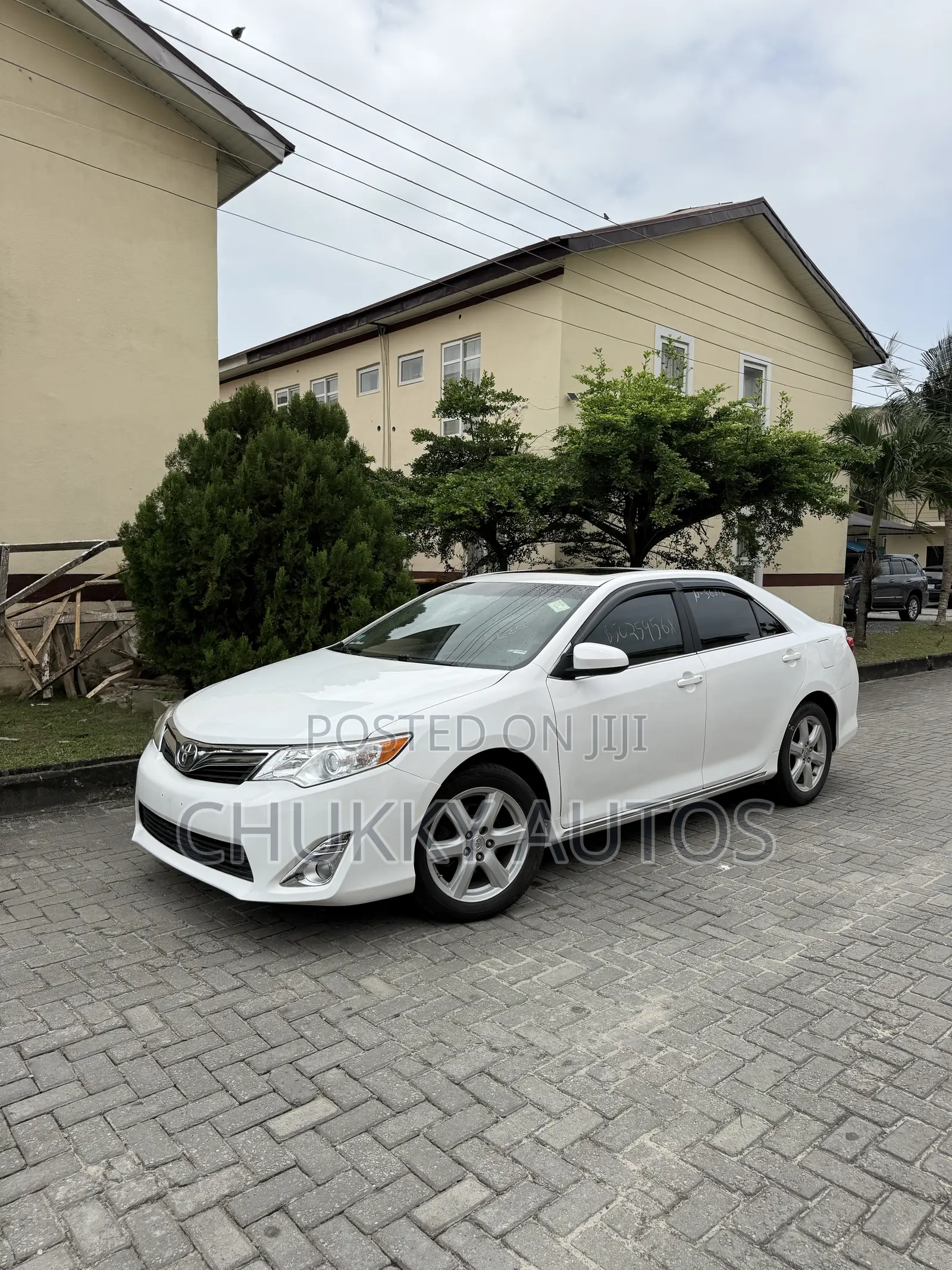 Toyota Camry LE 4dr Sedan (2.5L 4cyl 6A) 2012 White